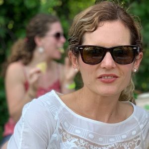 Meet your Posher, Julia